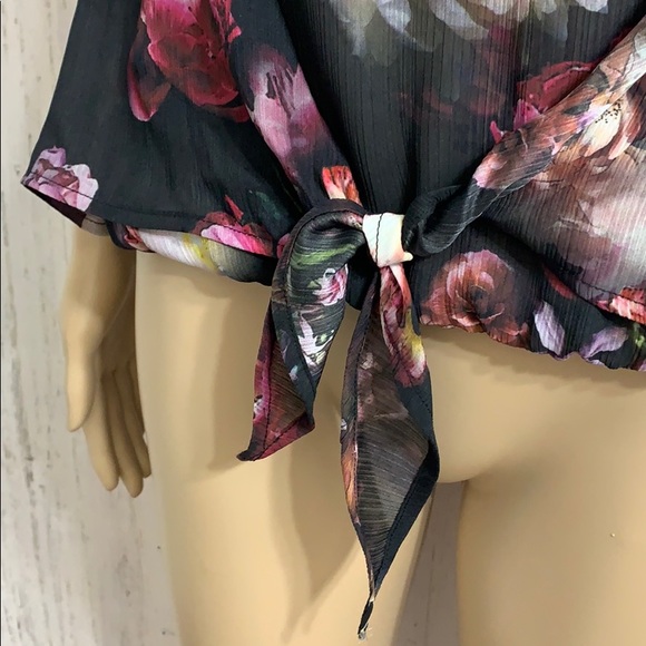 NWT willow & clay Elsie Floral Tie Front Top - Picture 5 of 12